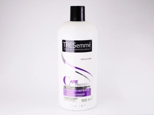 TRESemmé - Care & Protect Conditioner Breakage Defence 900ml, product pack